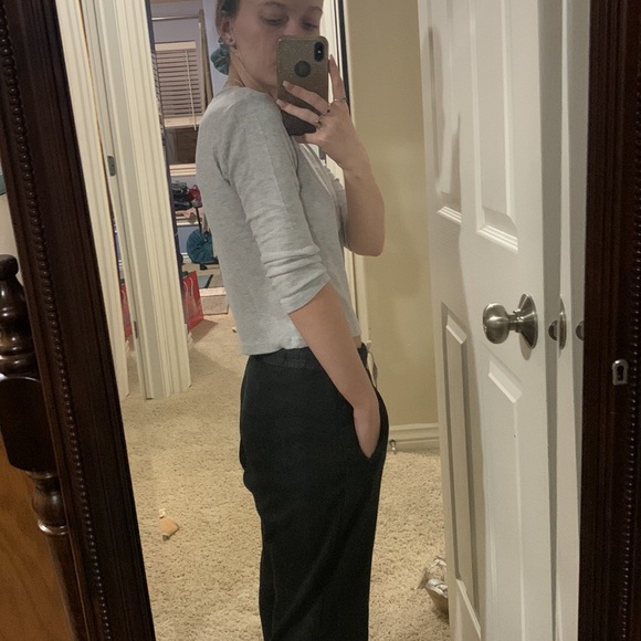 Light gray colors crop top with elbow lengthed sleeves. - Picture 2 of 5